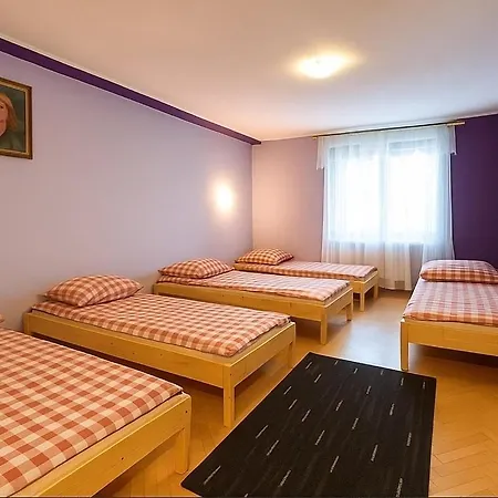 بيت شباب Bizar Sadowo