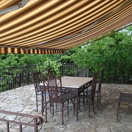 بيت شباب Bizar *