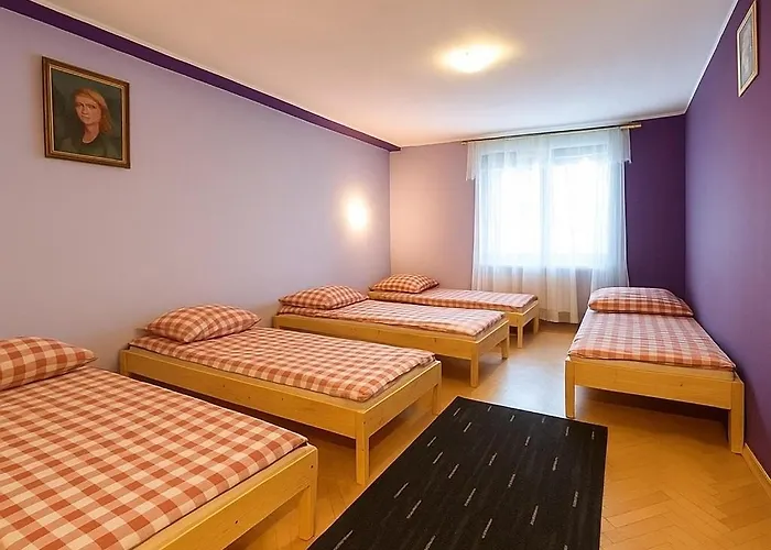 بيت شباب Bizar Sadowo