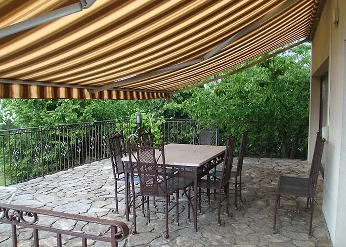 بيت شباب Bizar *